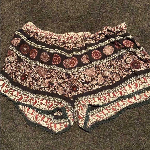 Patterned soft shorts - Picture 2 of 3